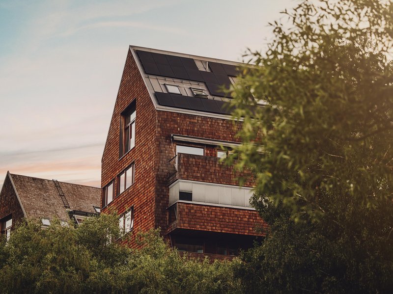 Photovoltaik Anlage auf einem Mehrfamilienhaus