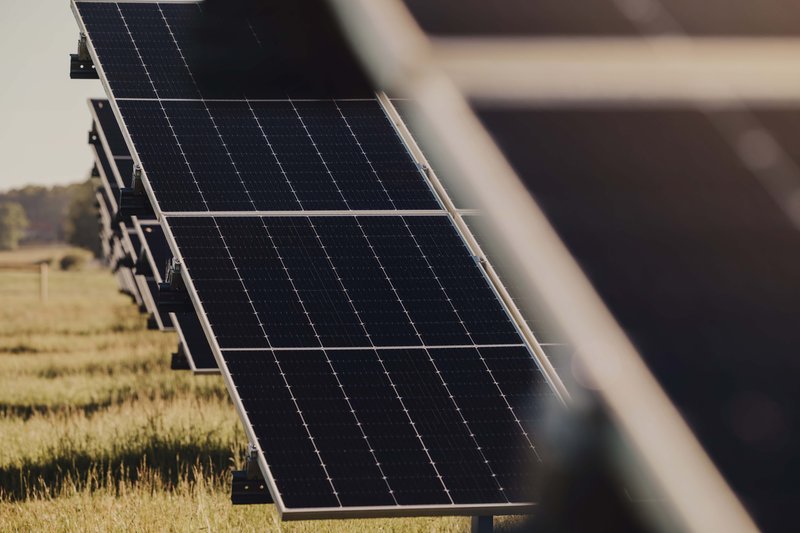 Zonnepanelen in een zonnepark