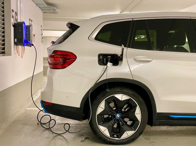 Ricarica la tua auto elettrica a casa con il fotovoltaico: ecco come